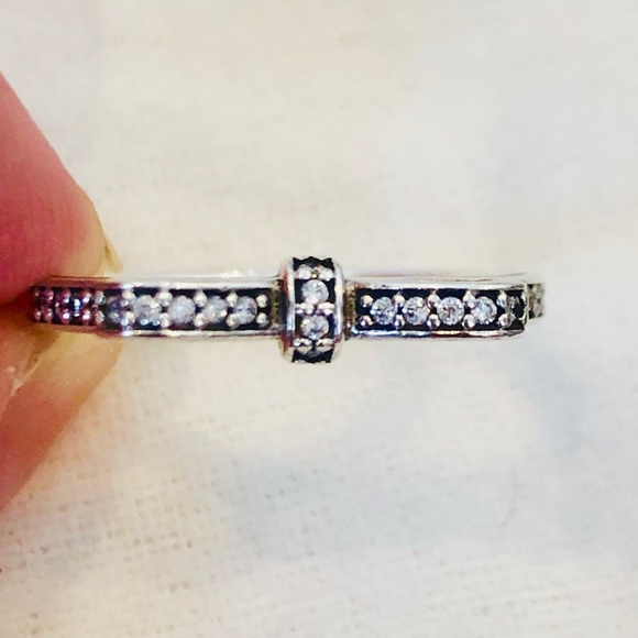 Pandora Sparkling Bow Ring Size 8 - Picture 4 of 7